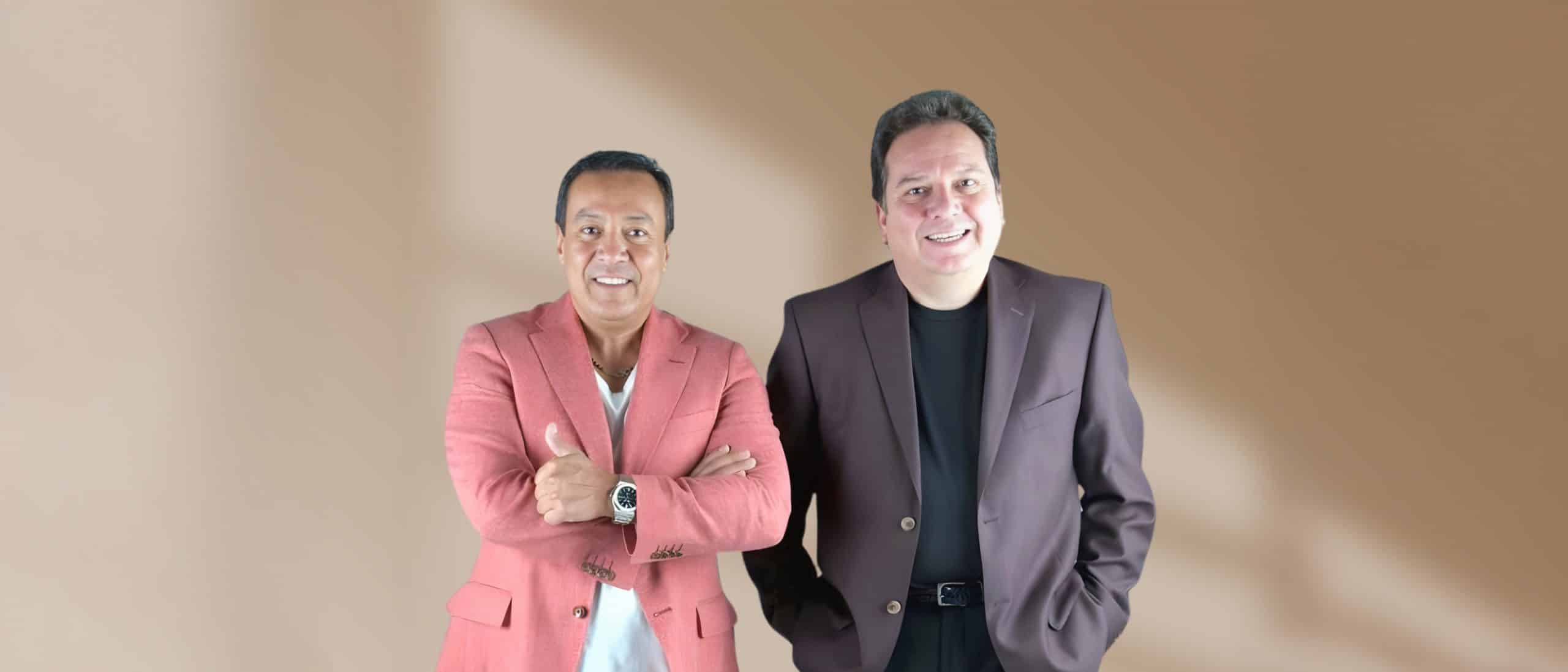 El dúo El Tiempo es Oro posando juntos en imagen promocional, reflejando elegancia, cercanía y trayectoria musical para eventos especiales